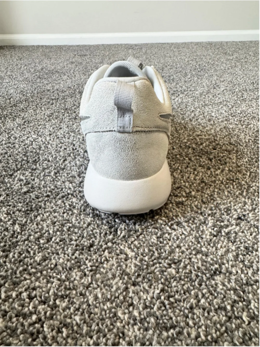 Nike Roshe One PRM Running Shoes Platinum 833928-009 Women's Size 9.5 Sneaker